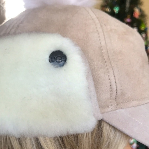 Brand New UGG Genuine Fur Shearling Sheepskin Trapper Cap Hat w/ Pom in Sand - Picture 8 of 16